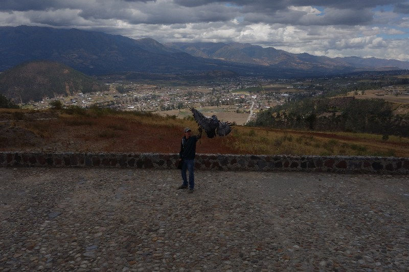 backpack, backpacking, budget, adventure, explore, U, university, world, campus, field, note, professor, South, America, Ecuador, Otavalo, Banos, condor, eagle, parque, park, flight, demonstration, market, craft, local, indigenous, native, art, clothes, waterfall, cascade, Diablo, jeep, bath, hot, steam, volcano, jeep, hire, rent, cuicocha, laguna, lake, crater, hike, trail, mountain,